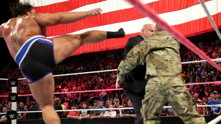 Кто играл солдата на прошедшем Raw?