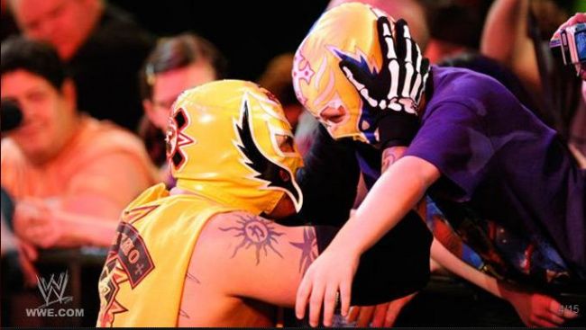 Статусы Рэнди Ортона и Рея Мистерио в WWE