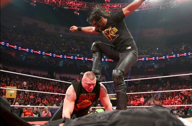 Смотреть WWE Monday Night Raw 12.01.2015